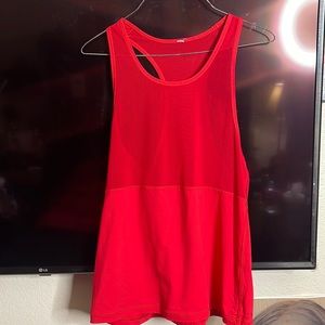 Lululemon the color look red but it’s more like a burnt orange 🍊